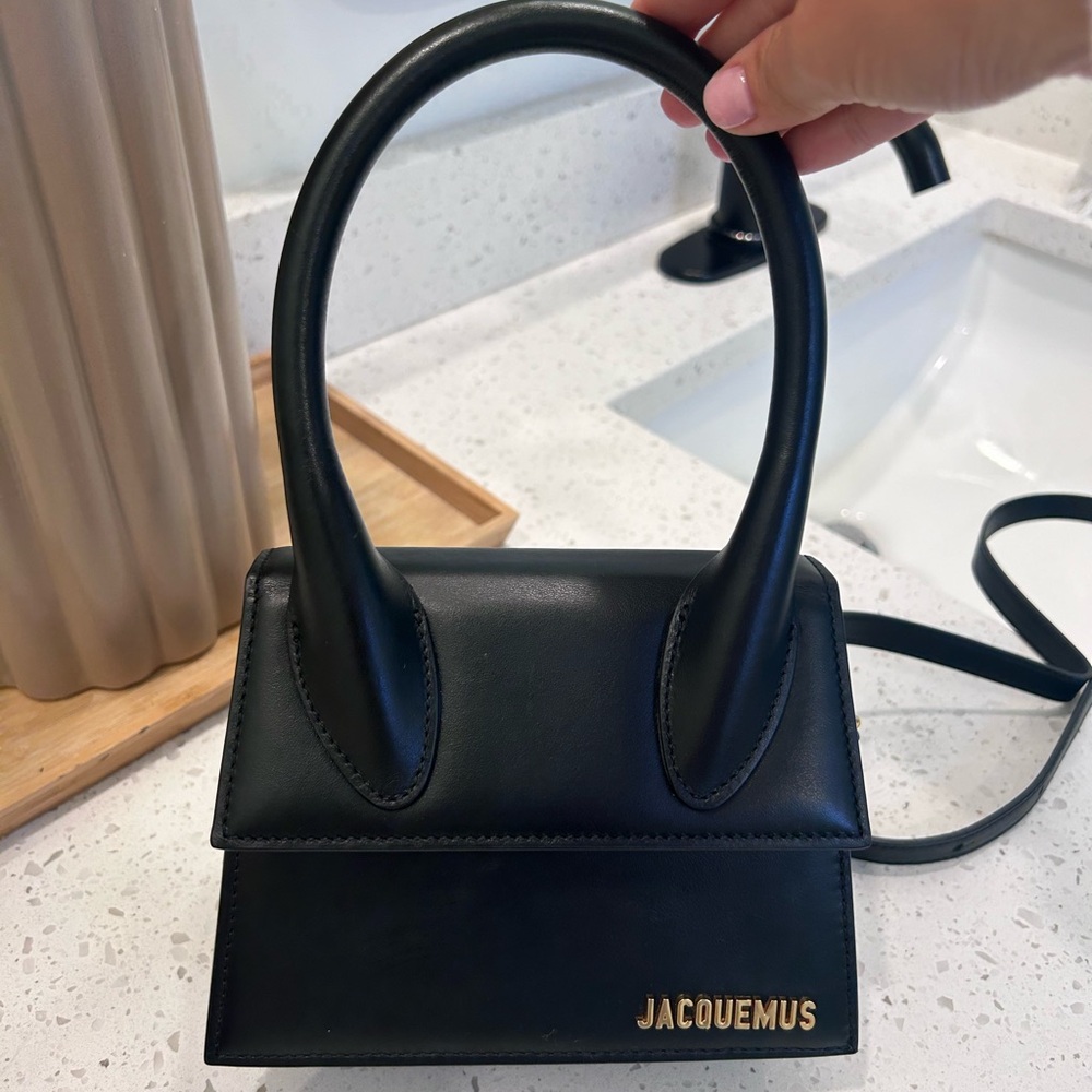 100% authentic Jacquemus Le Chiquito Moyen Top-Handle Bag